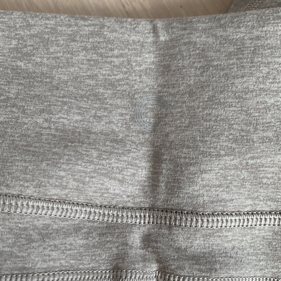 Aritzia TNA Leggings - Picture 5 of 6